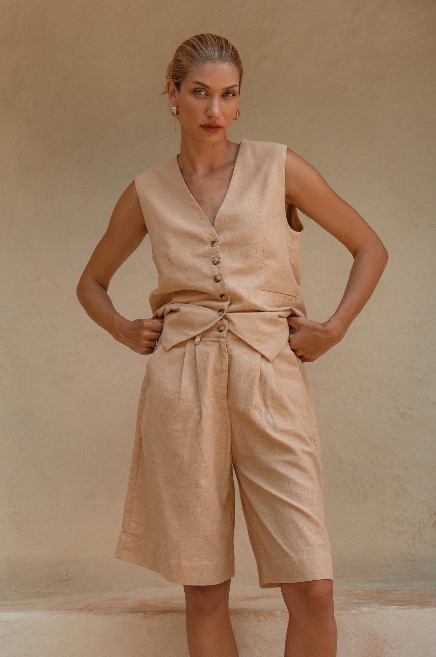 Freydis Bermuda Linen Shorts