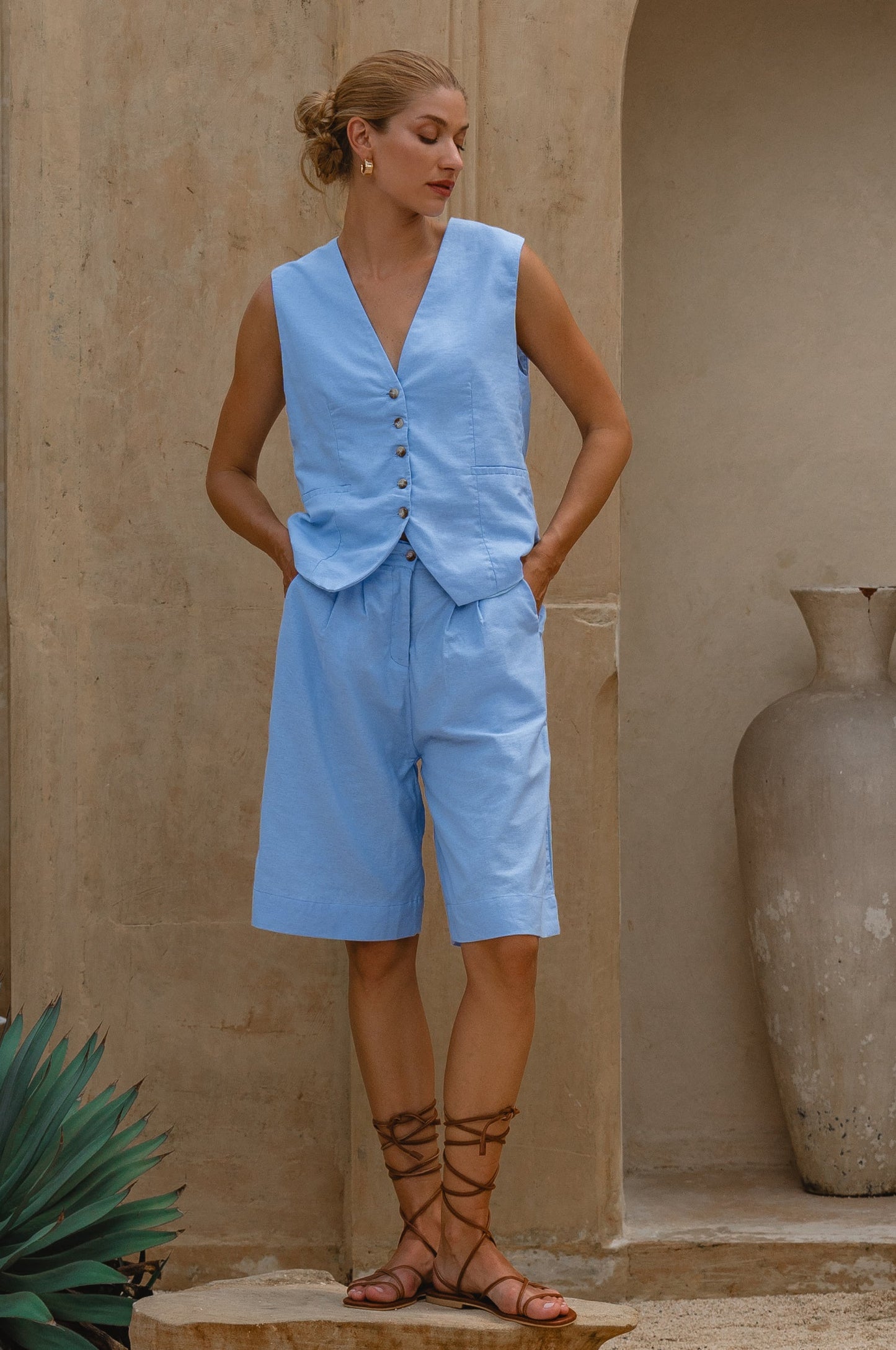Freydis Bermuda Linen Shorts